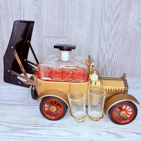 Vintage Decanter Ford Model T Bar Car with decanter and shot glasses music box - Picture 6 of 11